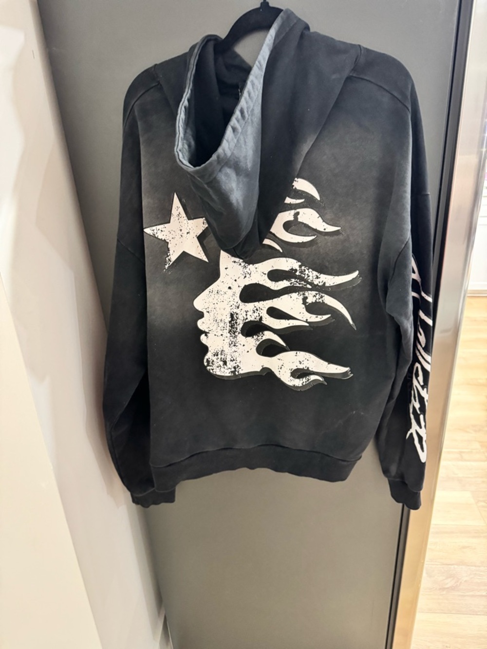 Hellstar Records Tour flame-print hoodie in faded black. - Picture 3 of 9